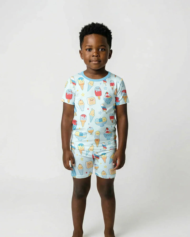 Template Zweiteiliges Pyjama-Set mit kurzen Ärmeln und Shorts
