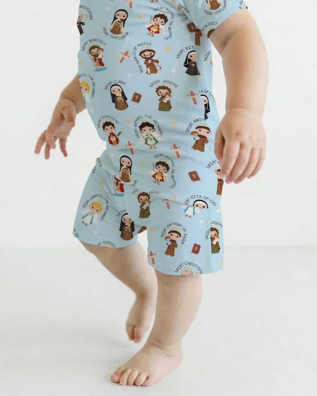 Template Zweiteiliges Pyjama-Set mit kurzen Ärmeln und Shorts