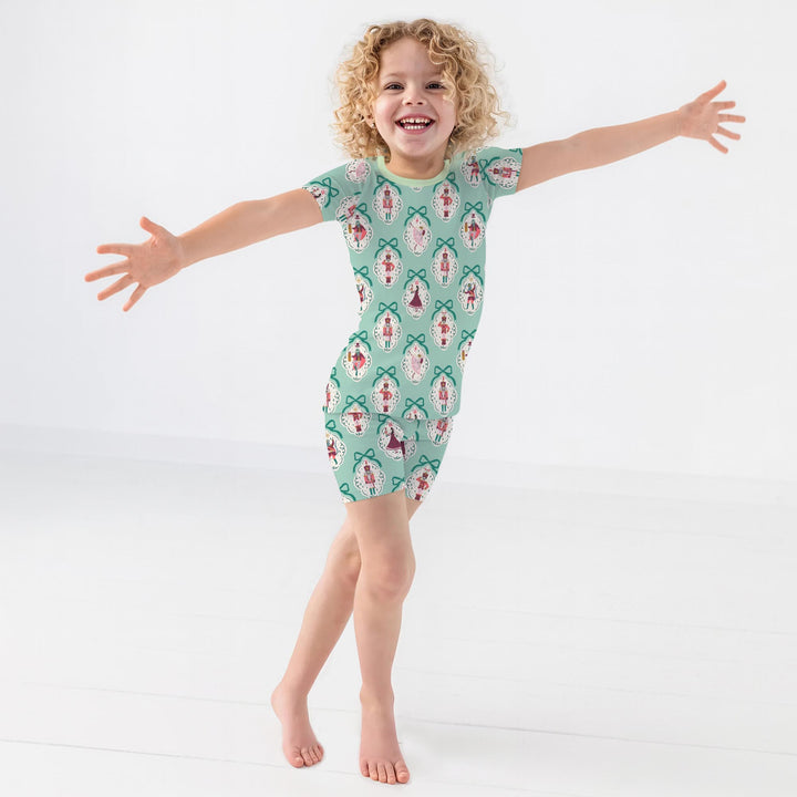 Zweiteiliges Pyjama-Set mit kurzen Ärmeln und Shorts im Sommer-Design