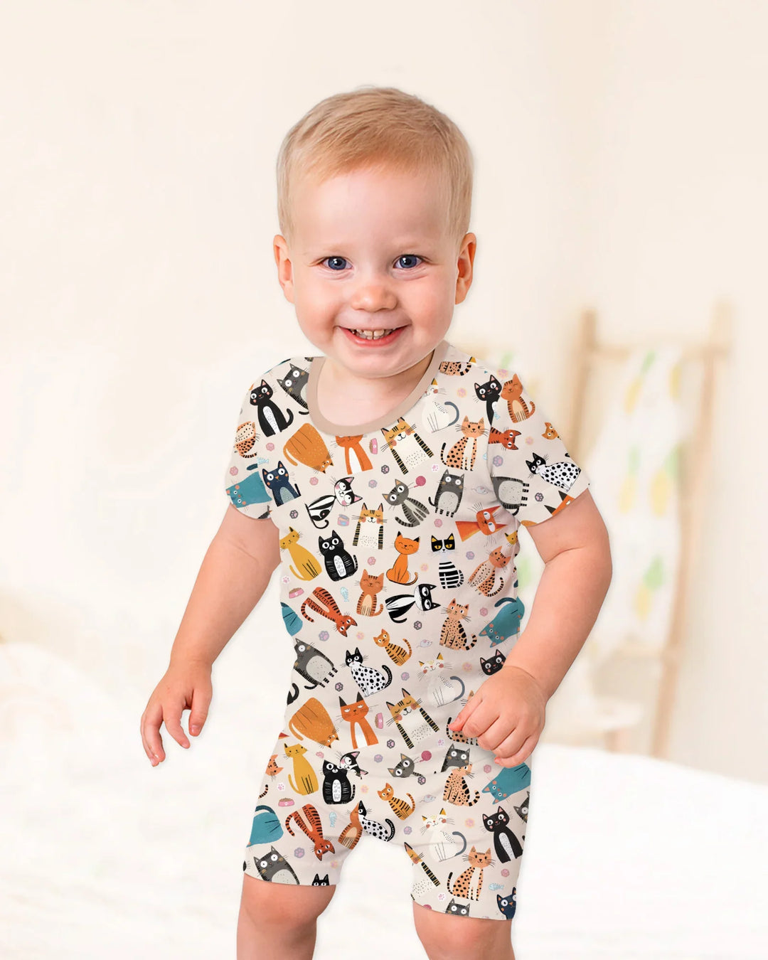 Template Zweiteiliges Pyjama-Set mit kurzen Ärmeln und Shorts