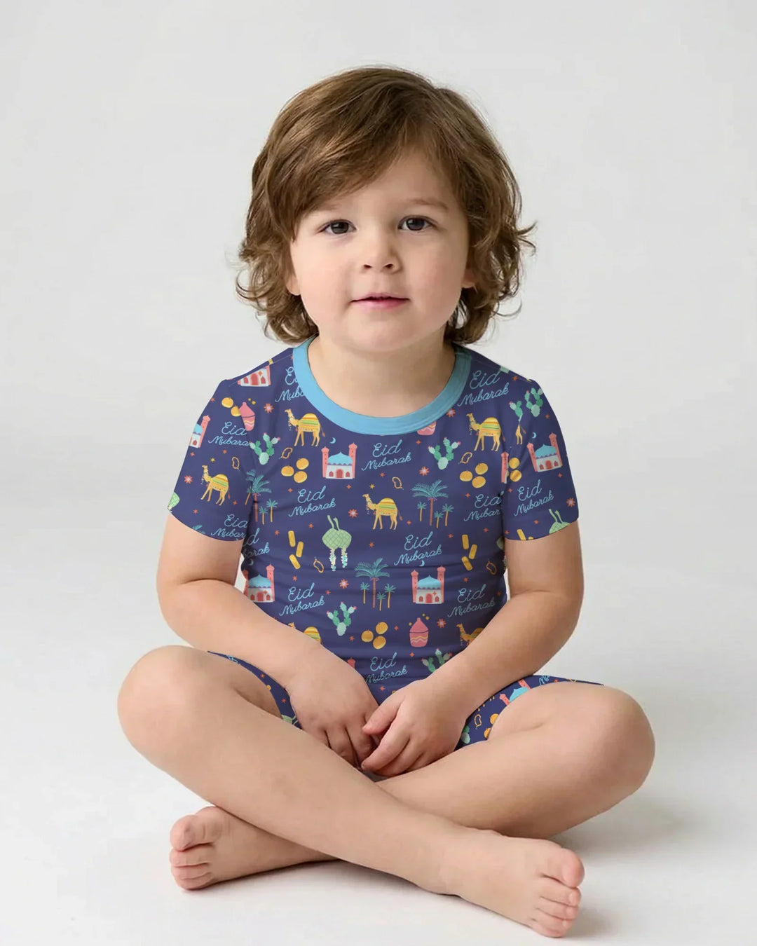 Template Zweiteiliges Pyjama-Set mit kurzen Ärmeln und Shorts