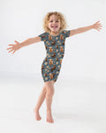 Template Zweiteiliges Pyjama-Set mit kurzen Ärmeln und Shorts