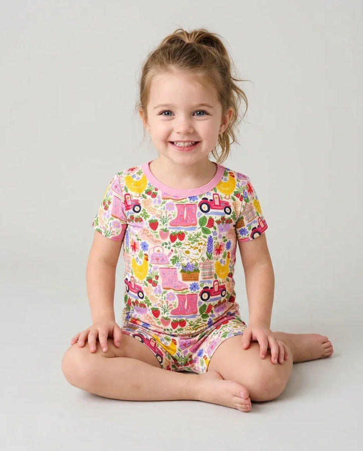 Template Zweiteiliges Pyjama-Set mit kurzen Ärmeln und Shorts