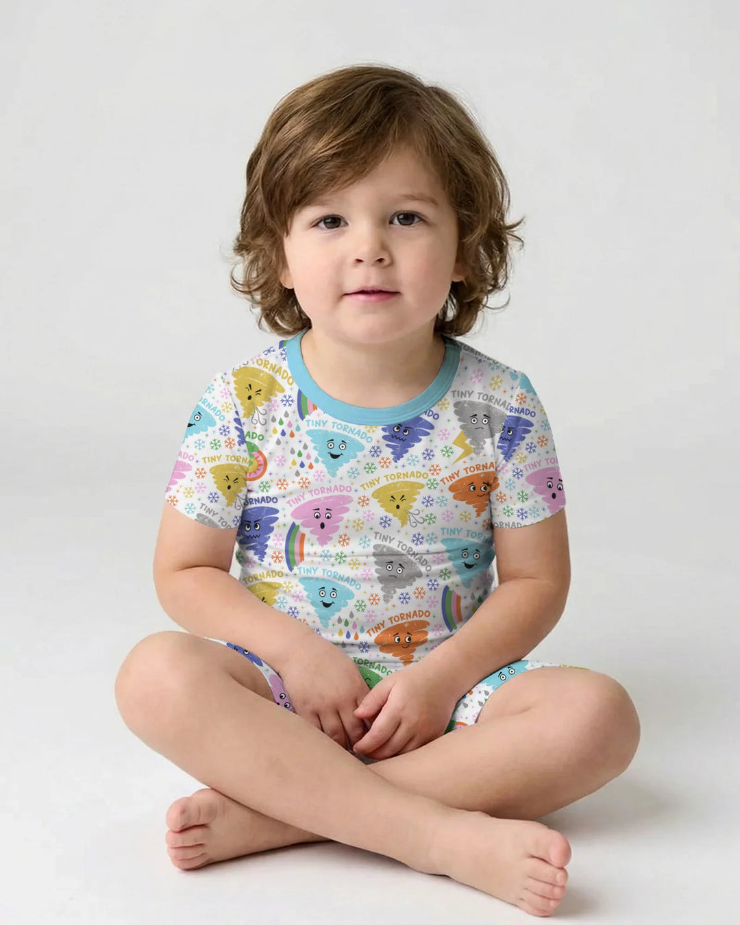 Template Zweiteiliges Pyjama-Set mit kurzen Ärmeln und Shorts