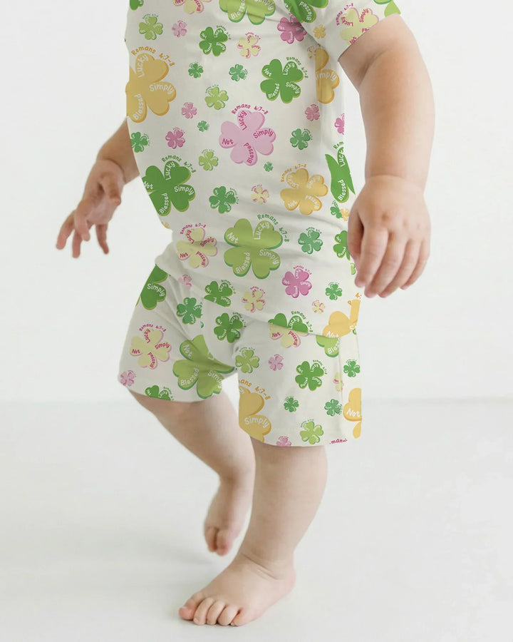 Template Zweiteiliges Pyjama-Set mit kurzen Ärmeln und Shorts