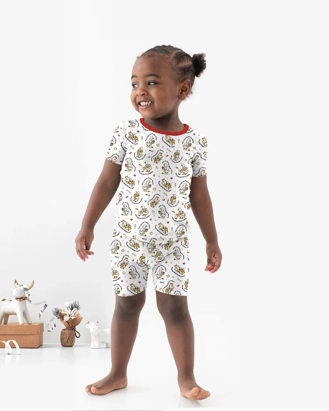 Template Zweiteiliges Pyjama-Set mit kurzen Ärmeln und Shorts
