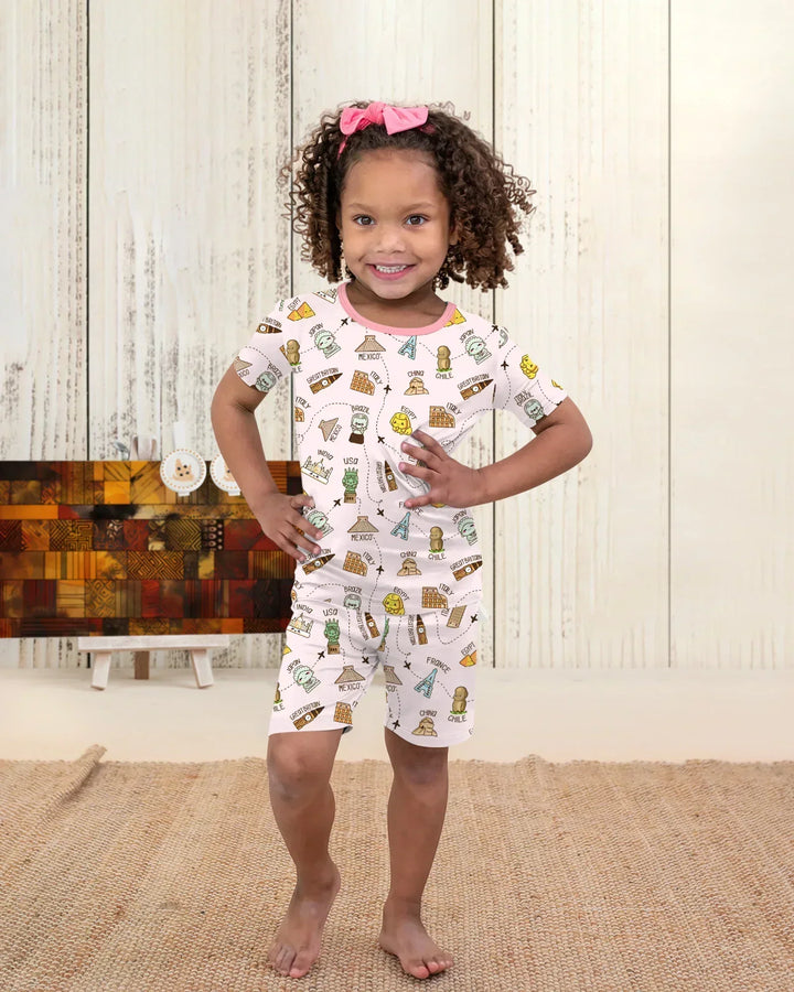 Template Zweiteiliges Pyjama-Set mit kurzen Ärmeln und Shorts