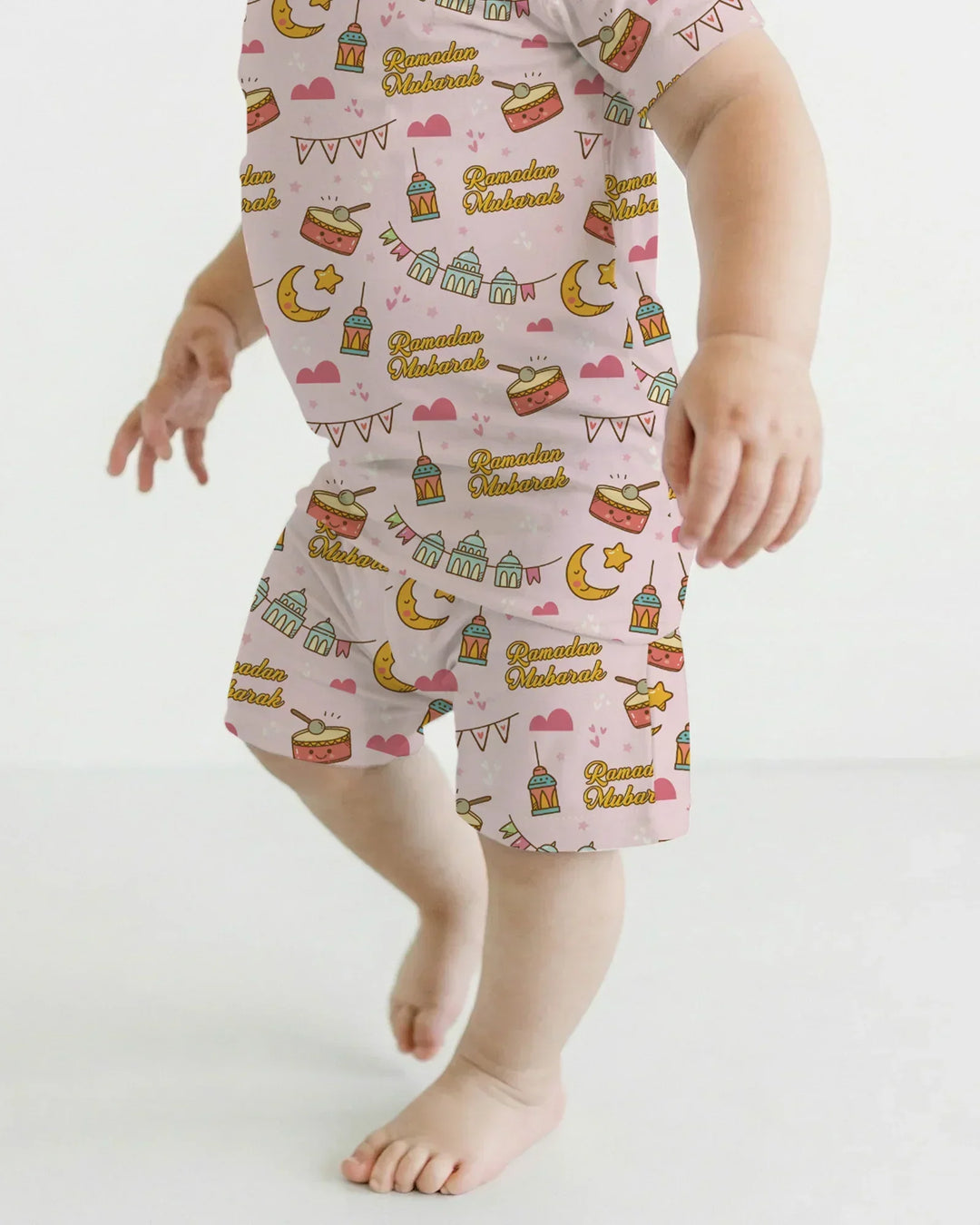 Template Zweiteiliges Pyjama-Set mit kurzen Ärmeln und Shorts