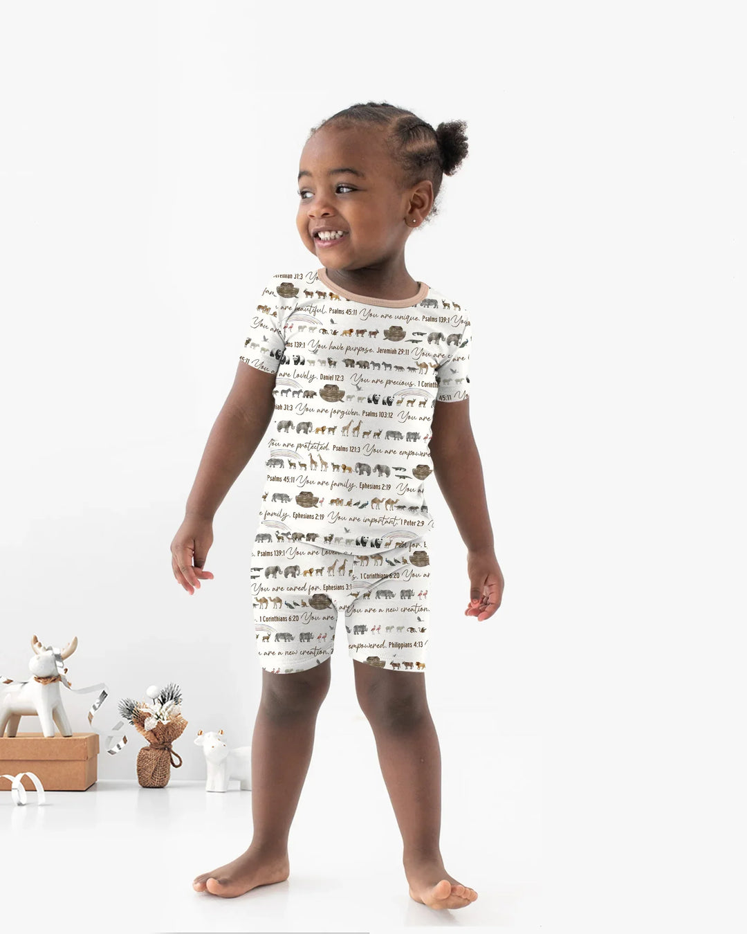 Template Zweiteiliges Pyjama-Set mit kurzen Ärmeln und Shorts