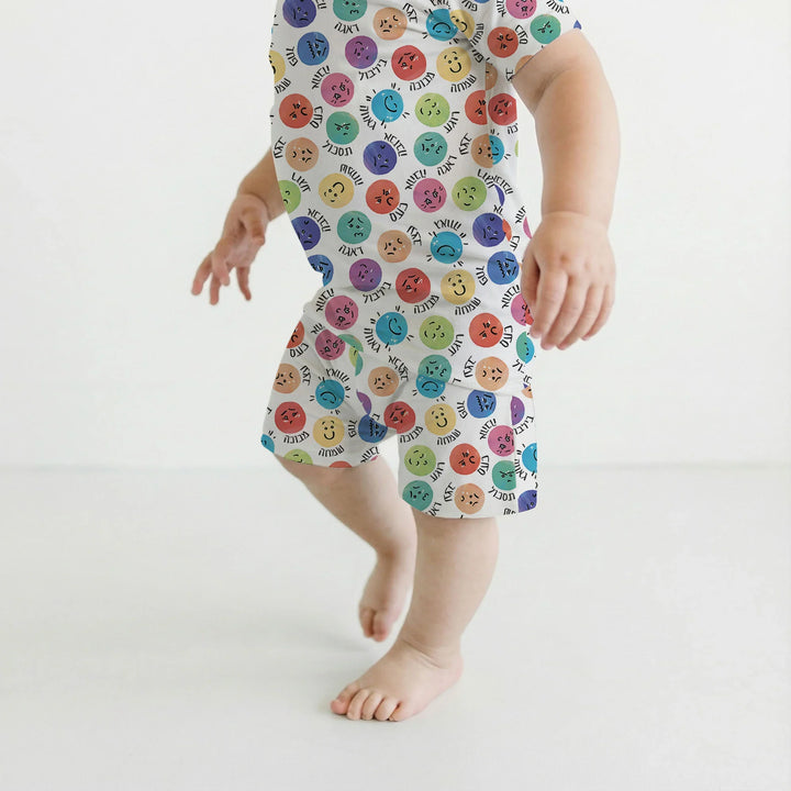 Template Zweiteiliges Pyjama-Set mit kurzen Ärmeln und Shorts