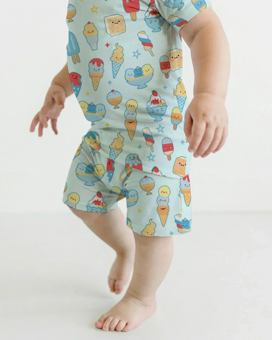 Template Zweiteiliges Pyjama-Set mit kurzen Ärmeln und Shorts
