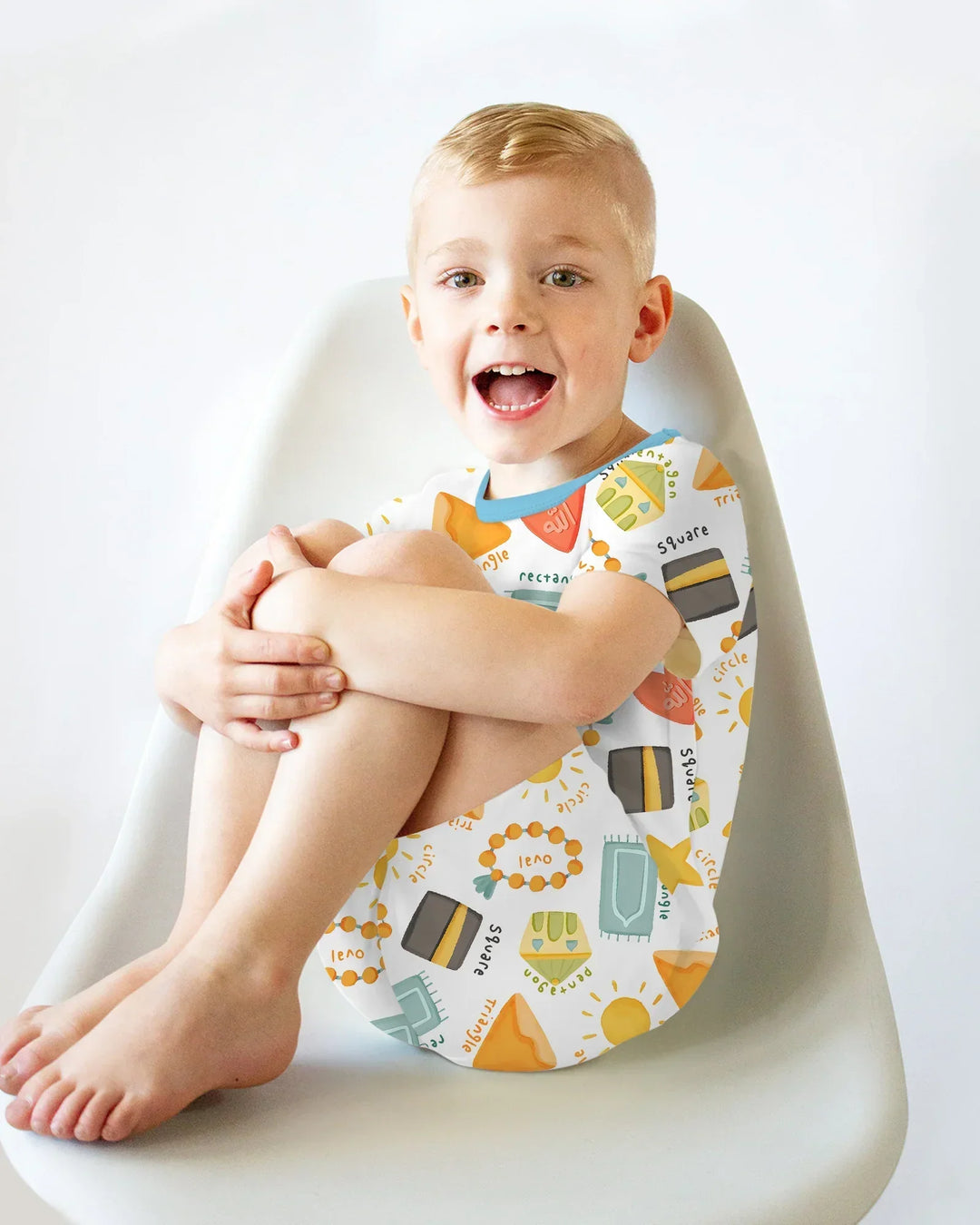 Template Zweiteiliges Pyjama-Set mit kurzen Ärmeln und Shorts