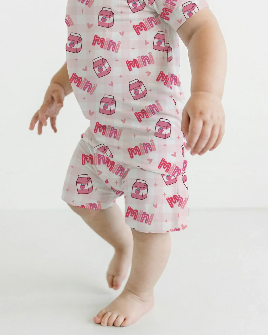 Template Zweiteiliges Pyjama-Set mit kurzen Ärmeln und Shorts