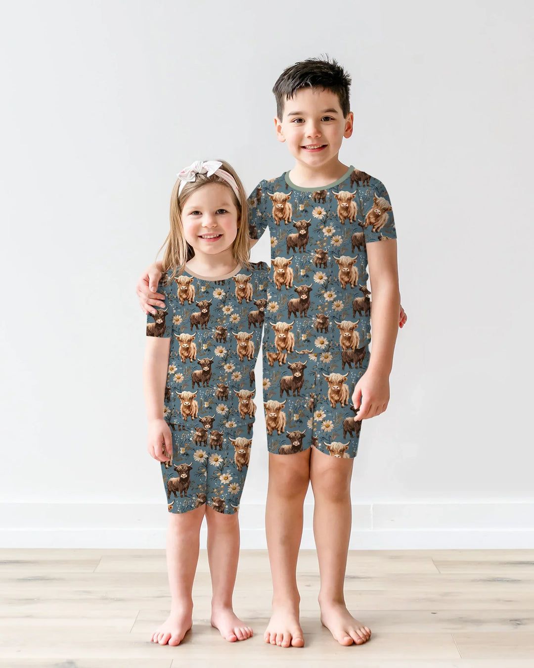 Template Zweiteiliges Pyjama-Set mit kurzen Ärmeln und Shorts