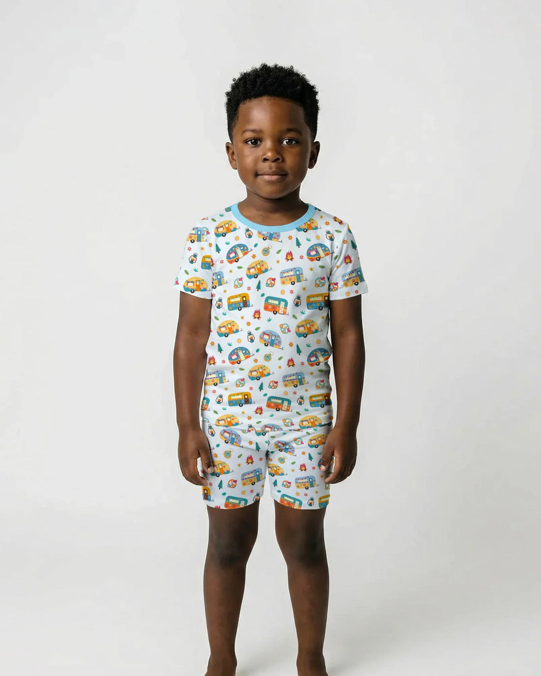 Zweiteiliges Pyjama-Set mit kurzen Ärmeln und Shorts im Sommer-Design