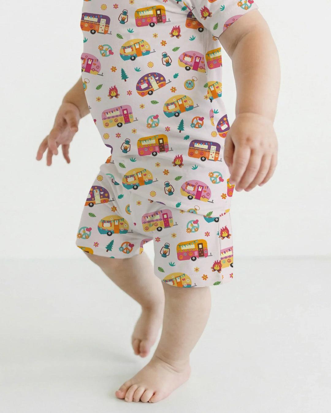 Zweiteiliges Pyjama-Set mit kurzen Ärmeln und Shorts im Sommer-Design