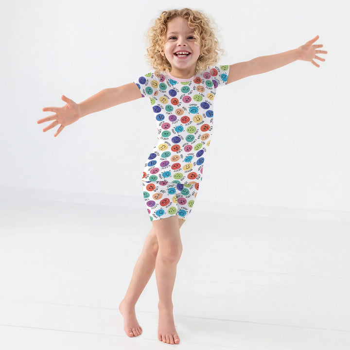 Template Zweiteiliges Pyjama-Set mit kurzen Ärmeln und Shorts