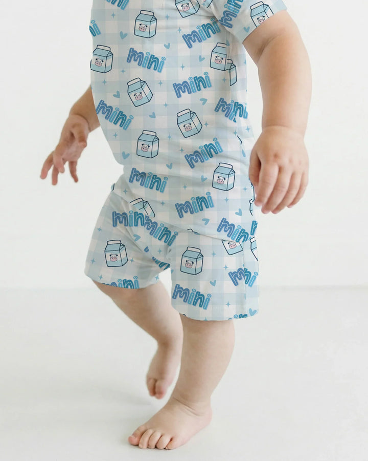 Template Zweiteiliges Pyjama-Set mit kurzen Ärmeln und Shorts