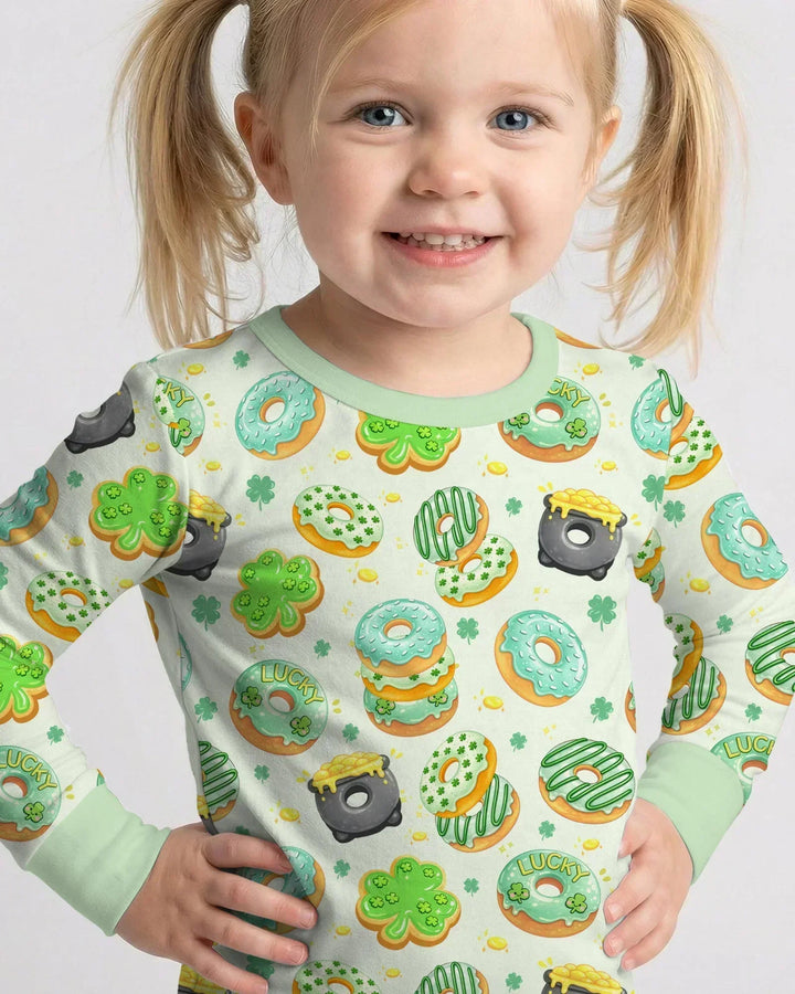 Zweiteiliges Langarm-Pyjama-Set mit Sommerfrüchten