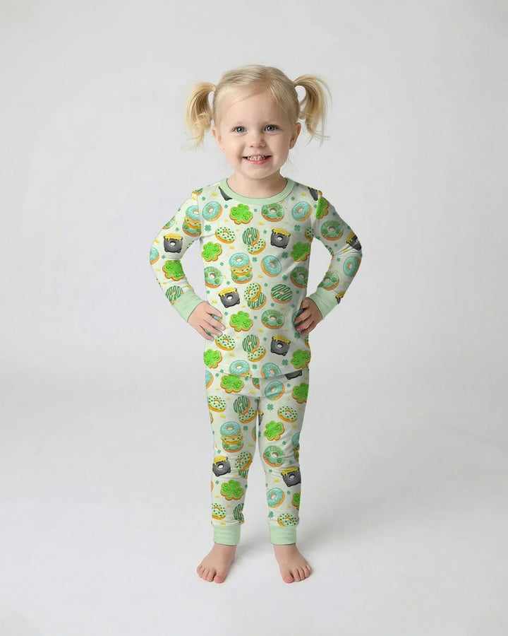 Zweiteiliges Langarm-Pyjama-Set mit Sommerfrüchten