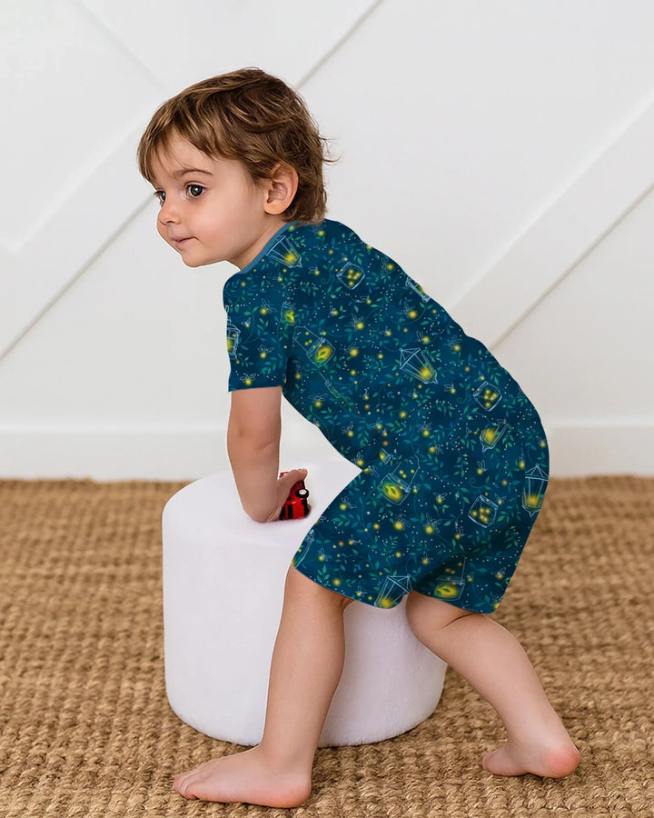 Template Zweiteiliges Pyjama-Set mit kurzen Ärmeln und Shorts