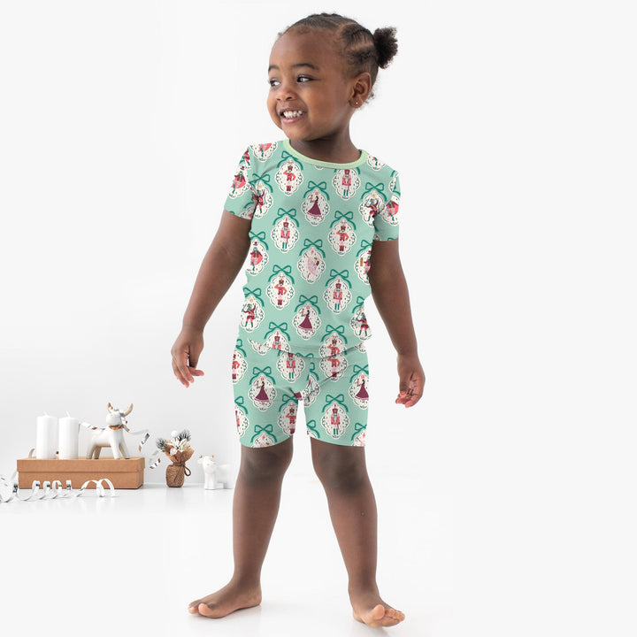 Zweiteiliges Pyjama-Set mit kurzen Ärmeln und Shorts im Sommer-Design