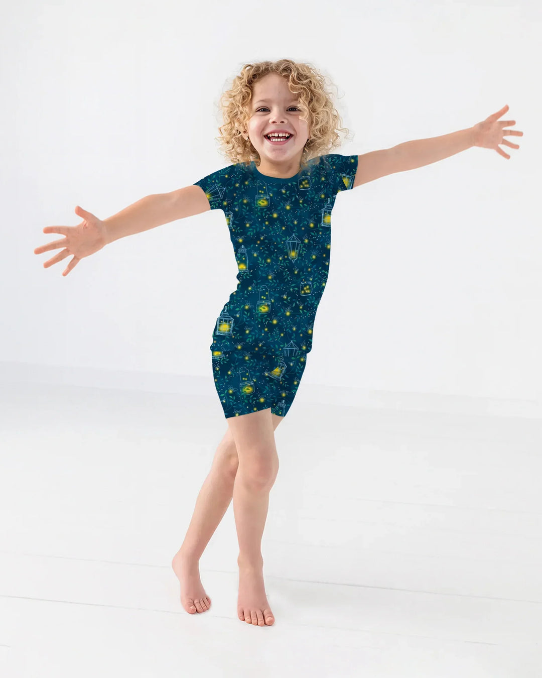 Template Zweiteiliges Pyjama-Set mit kurzen Ärmeln und Shorts