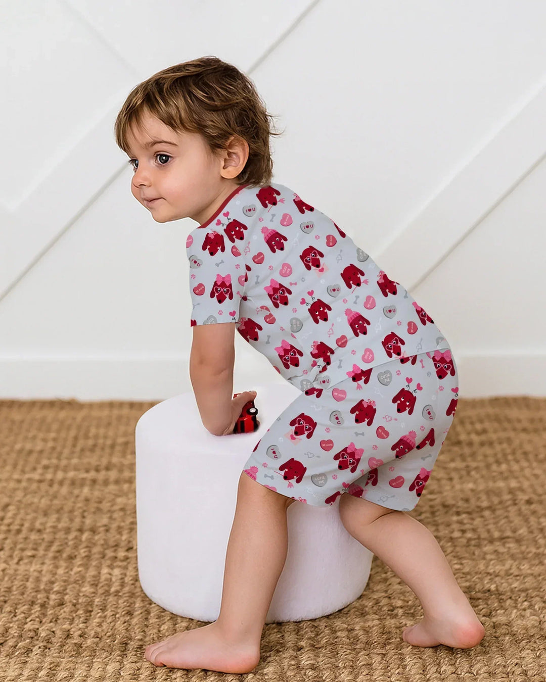 Template Zweiteiliges Pyjama-Set mit kurzen Ärmeln und Shorts