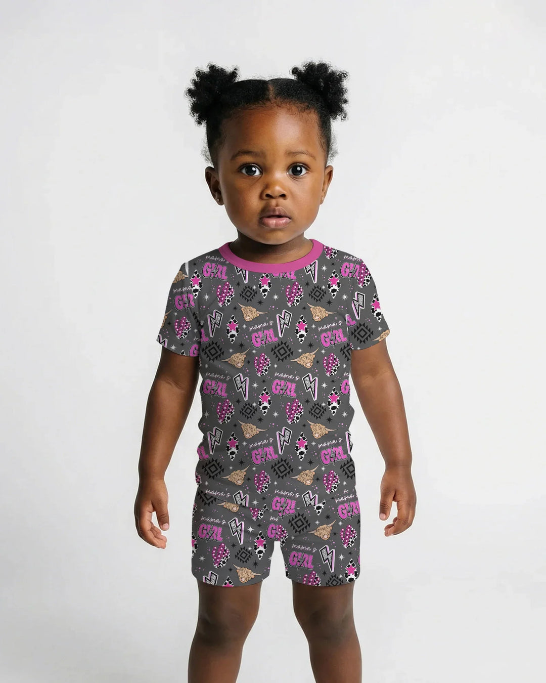 Template Zweiteiliges Pyjama-Set mit kurzen Ärmeln und Shorts