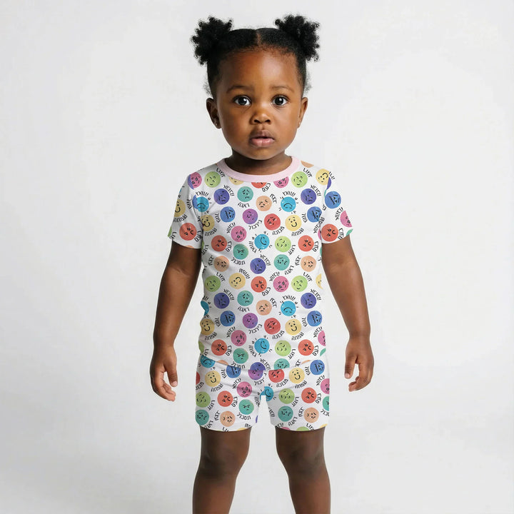 Template Zweiteiliges Pyjama-Set mit kurzen Ärmeln und Shorts