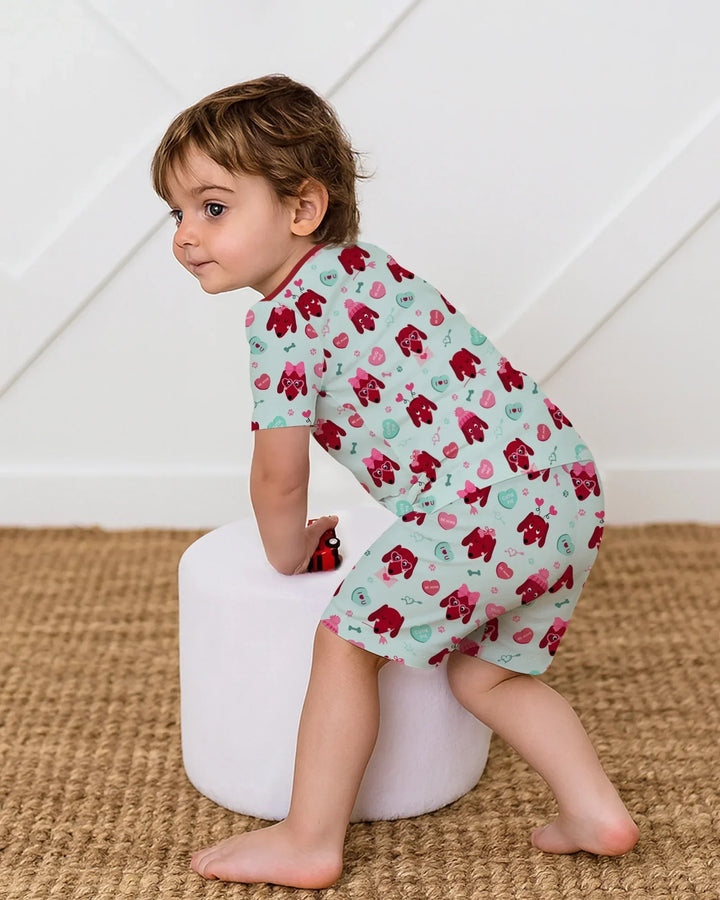 Template Zweiteiliges Pyjama-Set mit kurzen Ärmeln und Shorts