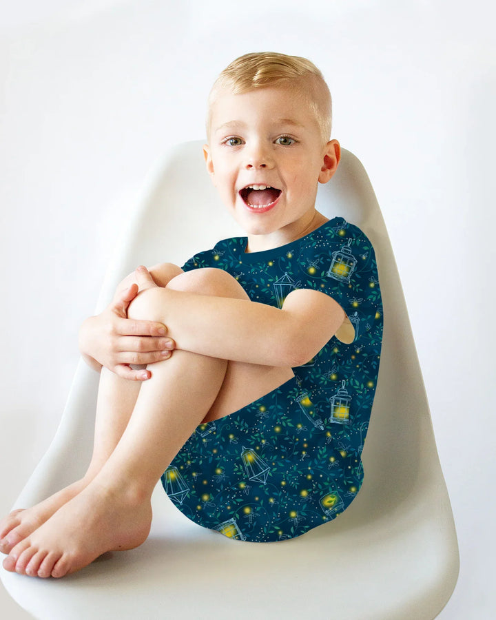 Template Zweiteiliges Pyjama-Set mit kurzen Ärmeln und Shorts