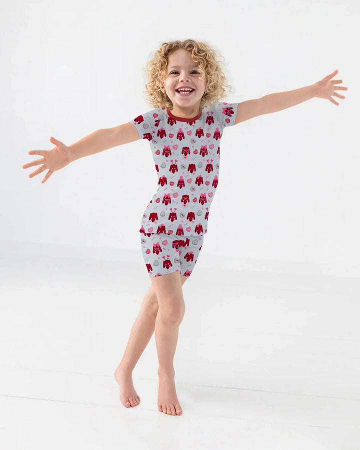 Template Zweiteiliges Pyjama-Set mit kurzen Ärmeln und Shorts