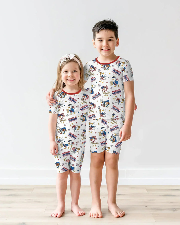 Template Zweiteiliges Pyjama-Set mit kurzen Ärmeln und Shorts