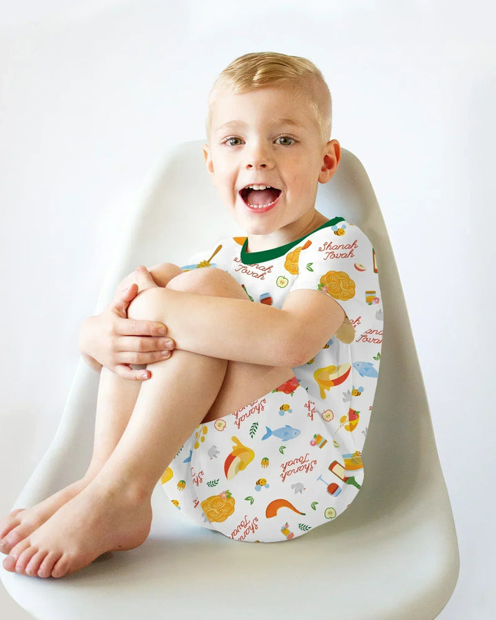 Template Zweiteiliges Pyjama-Set mit kurzen Ärmeln und Shorts