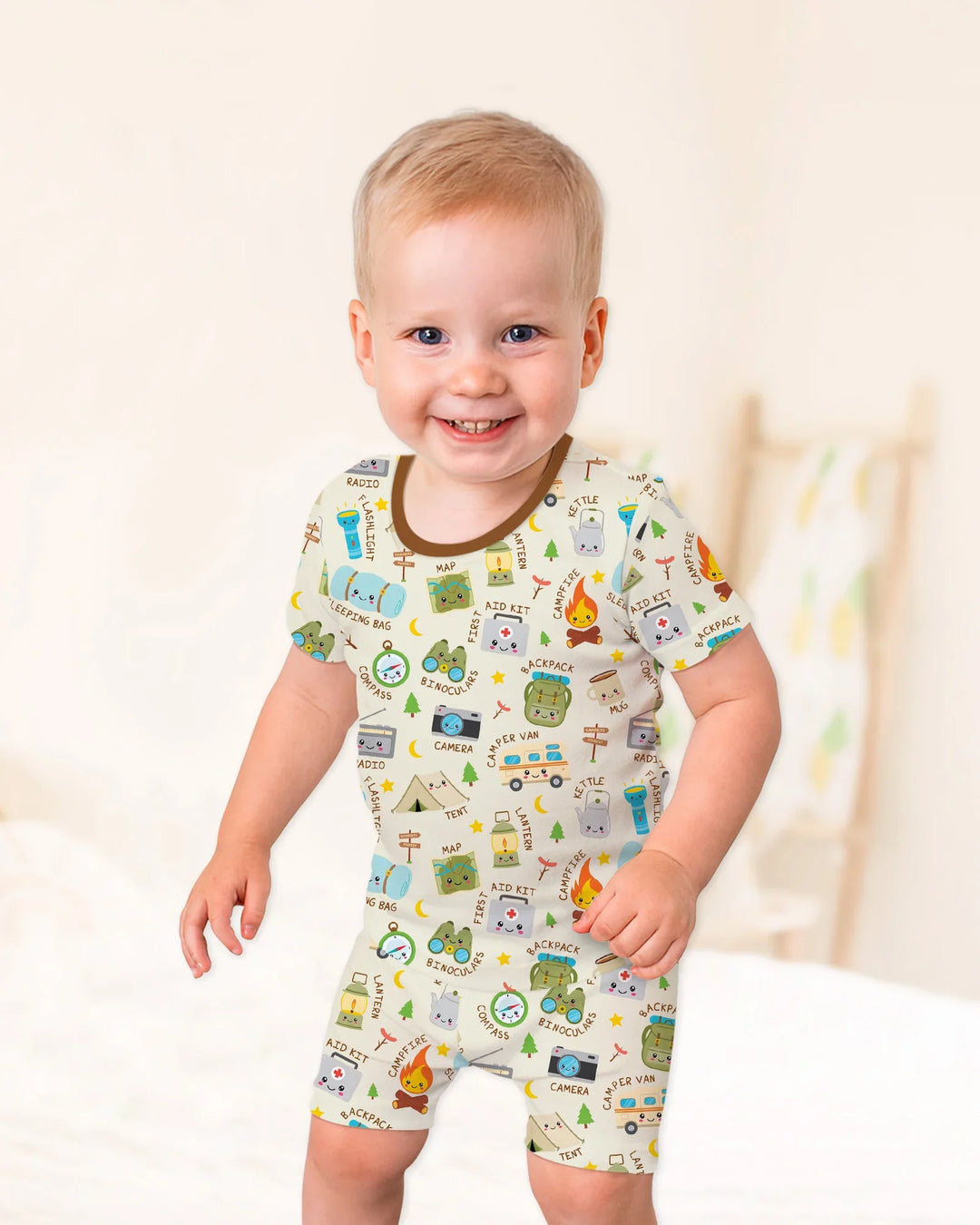 Template Zweiteiliges Pyjama-Set mit kurzen Ärmeln und Shorts
