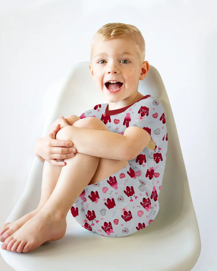 Template Zweiteiliges Pyjama-Set mit kurzen Ärmeln und Shorts