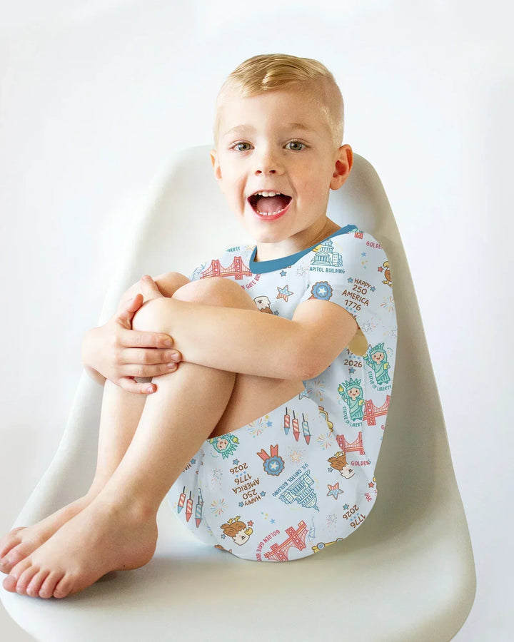 Template Zweiteiliges Pyjama-Set mit kurzen Ärmeln und Shorts