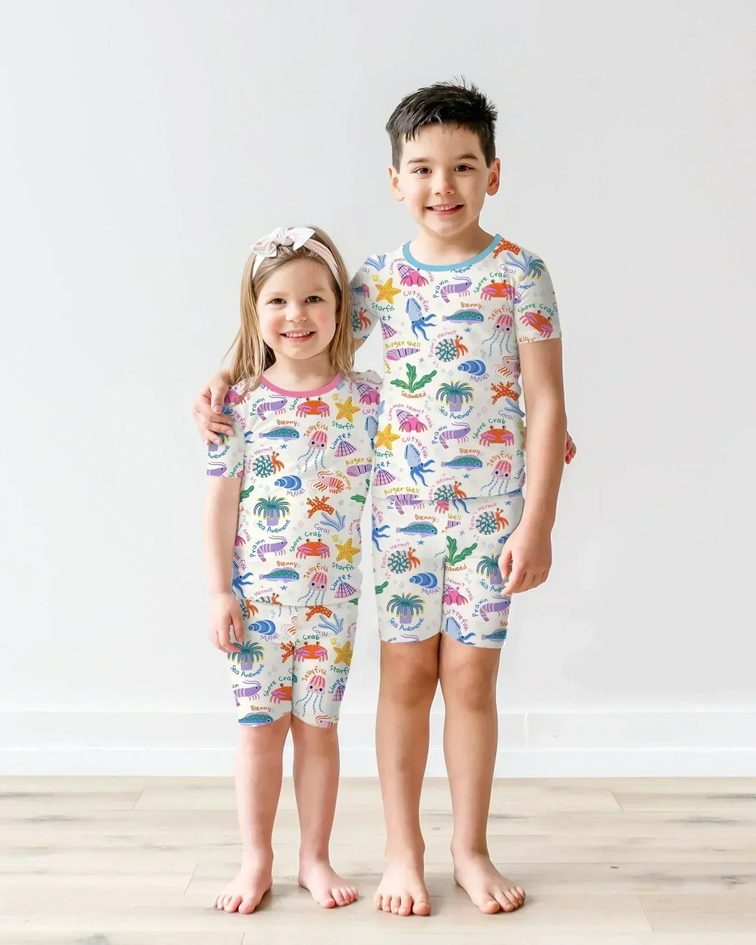 Template Zweiteiliges Pyjama-Set mit kurzen Ärmeln und Shorts
