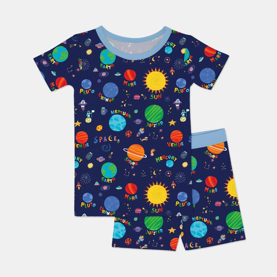 Template Zweiteiliges Pyjama-Set mit kurzen Ärmeln und Shorts