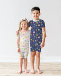 Template Zweiteiliges Pyjama-Set mit kurzen Ärmeln und Shorts