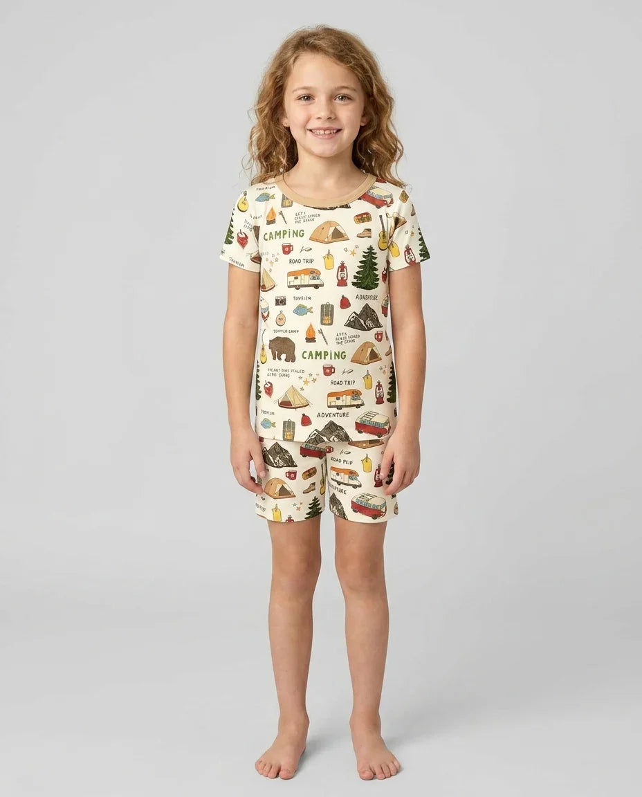 Template Zweiteiliges Pyjama-Set mit kurzen Ärmeln und Shorts