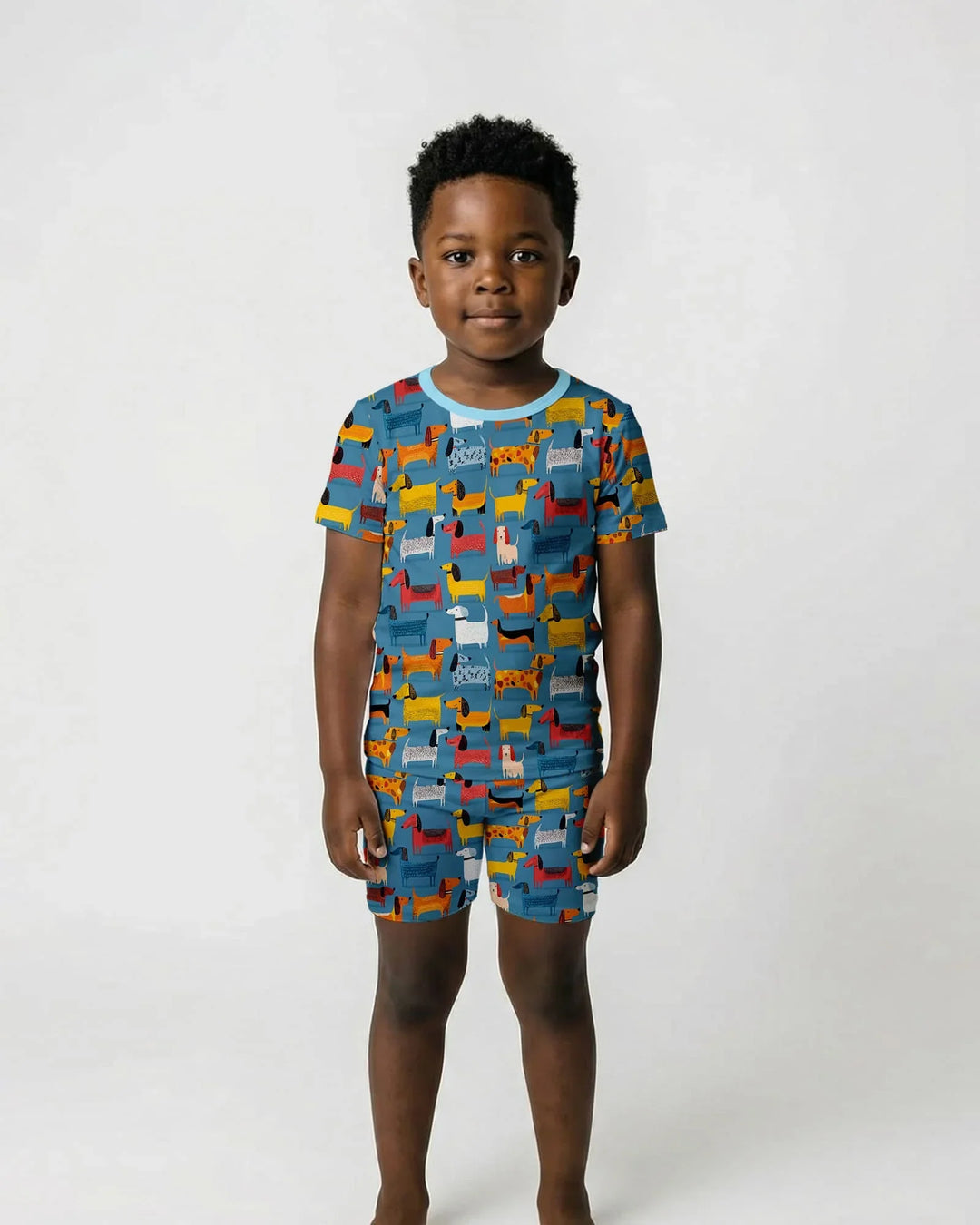 Template Zweiteiliges Pyjama-Set mit kurzen Ärmeln und Shorts
