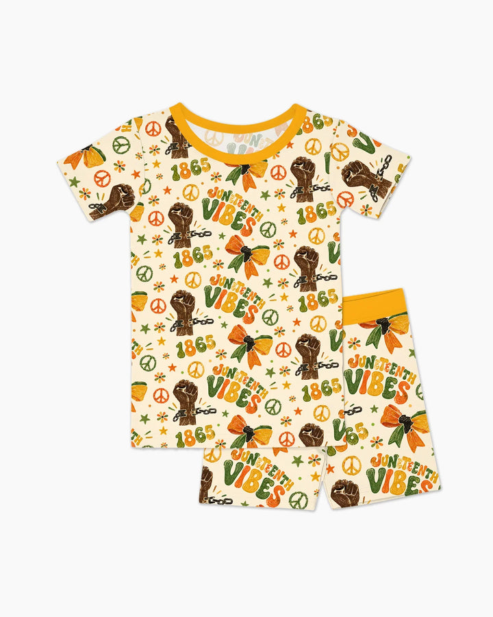 Template Zweiteiliges Pyjama-Set mit kurzen Ärmeln und Shorts