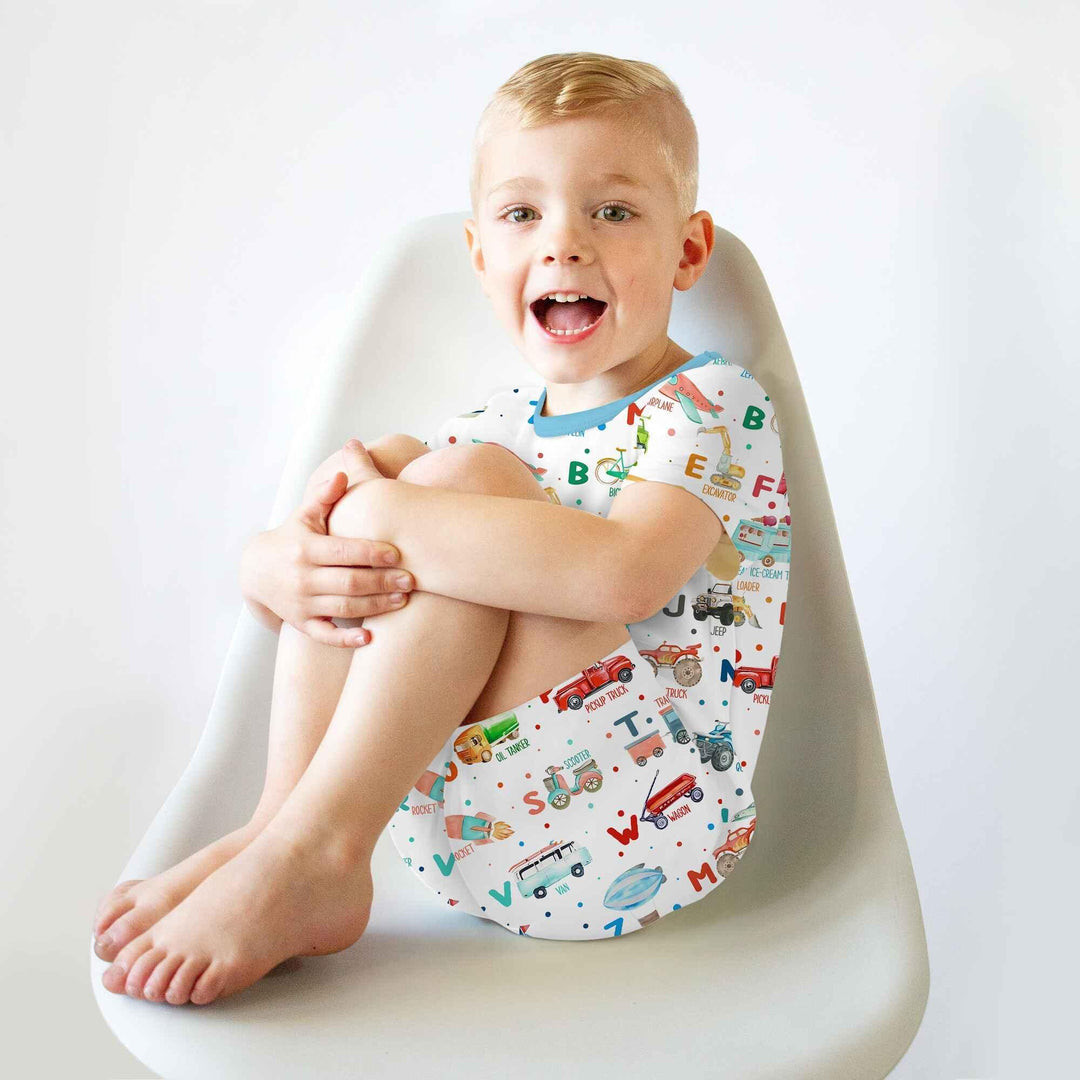 Template Zweiteiliges Pyjama-Set mit kurzen Ärmeln und Shorts