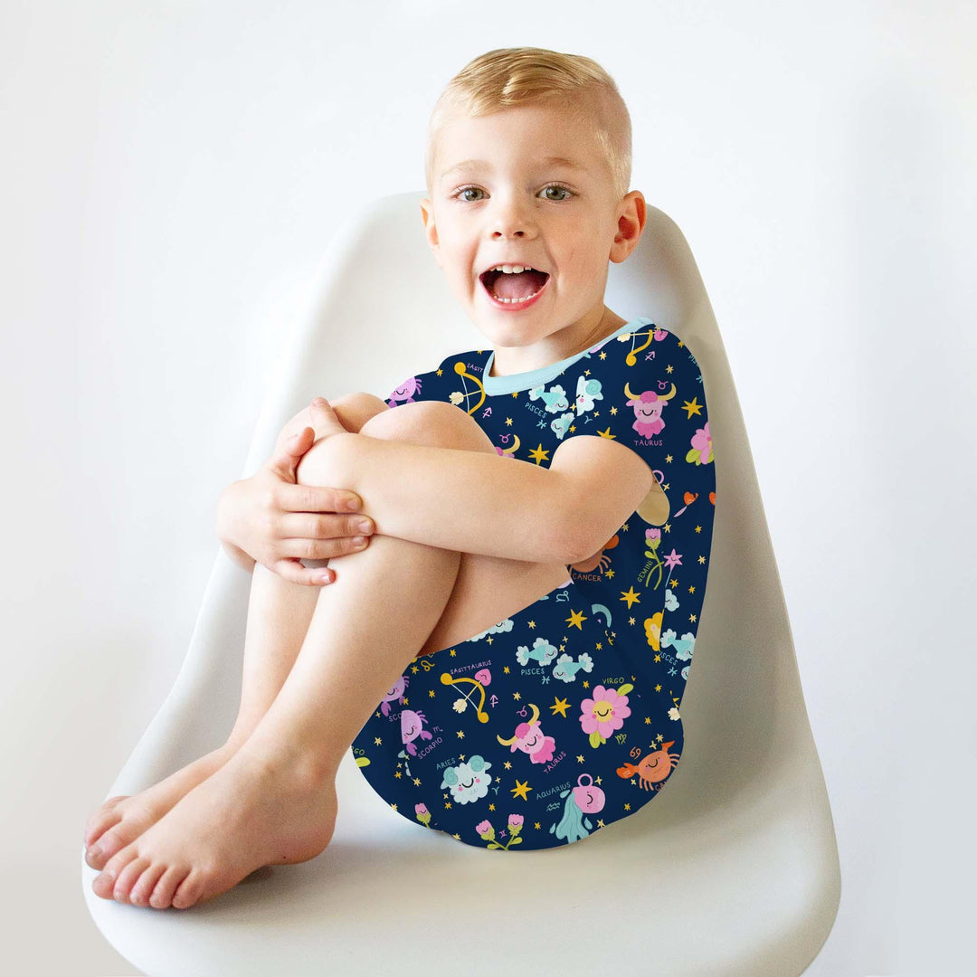 Zweiteiliges Pyjama-Set mit kurzen Ärmeln und Shorts im Sommer-Design