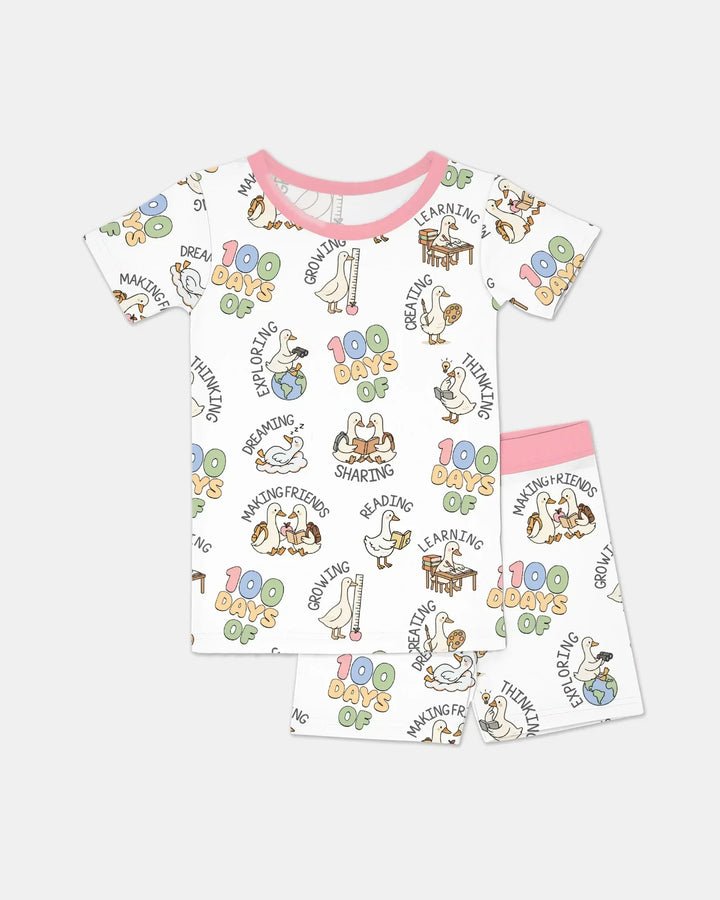 Template Zweiteiliges Pyjama-Set mit kurzen Ärmeln und Shorts