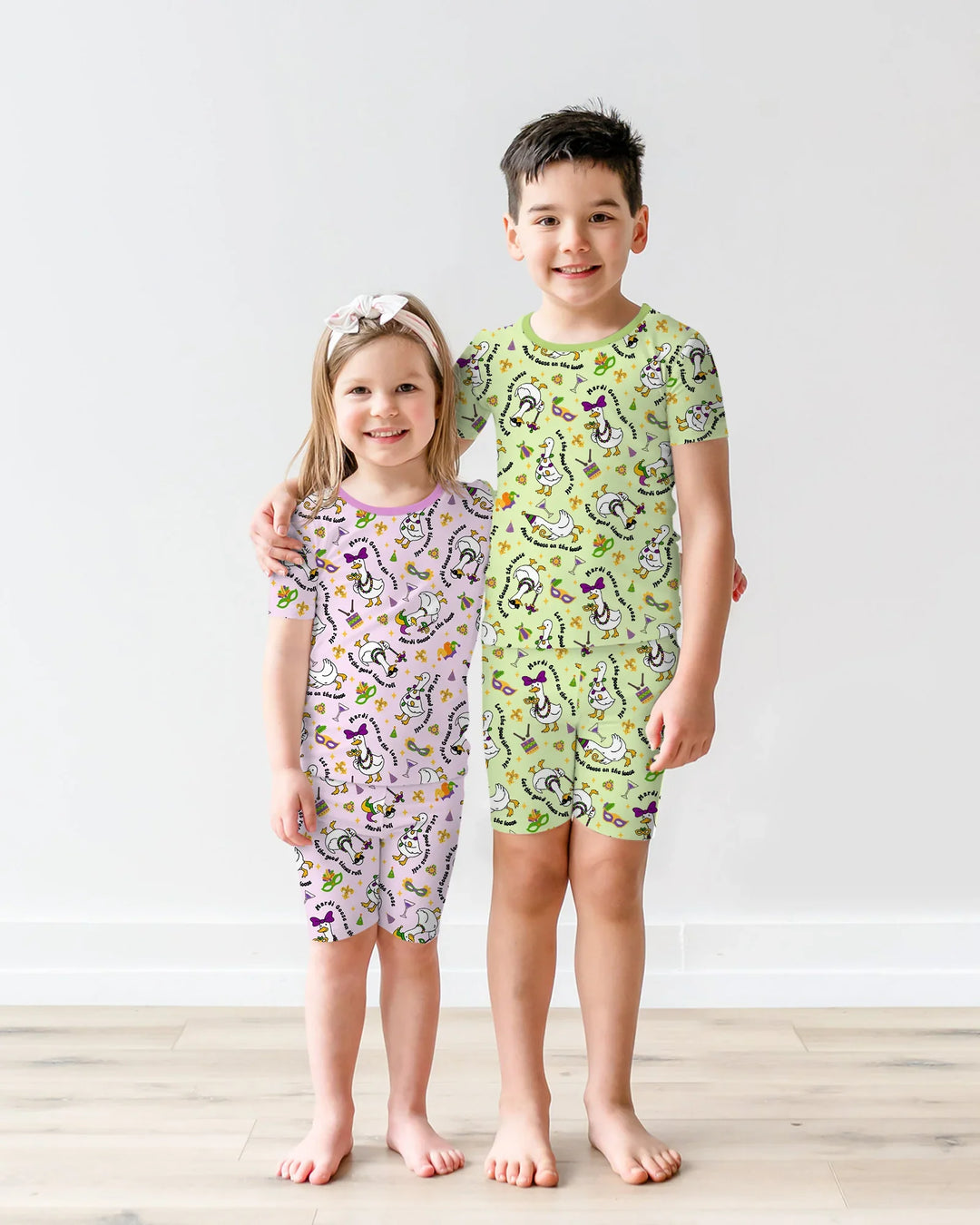 Template Zweiteiliges Pyjama-Set mit kurzen Ärmeln und Shorts