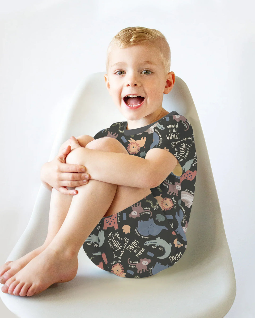 Template Zweiteiliges Pyjama-Set mit kurzen Ärmeln und Shorts