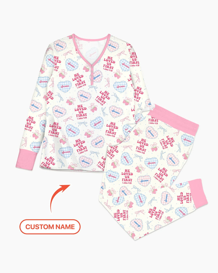 He Loved Us First Personalisiertes Damen-Schlafanzug-Set aus Bambus